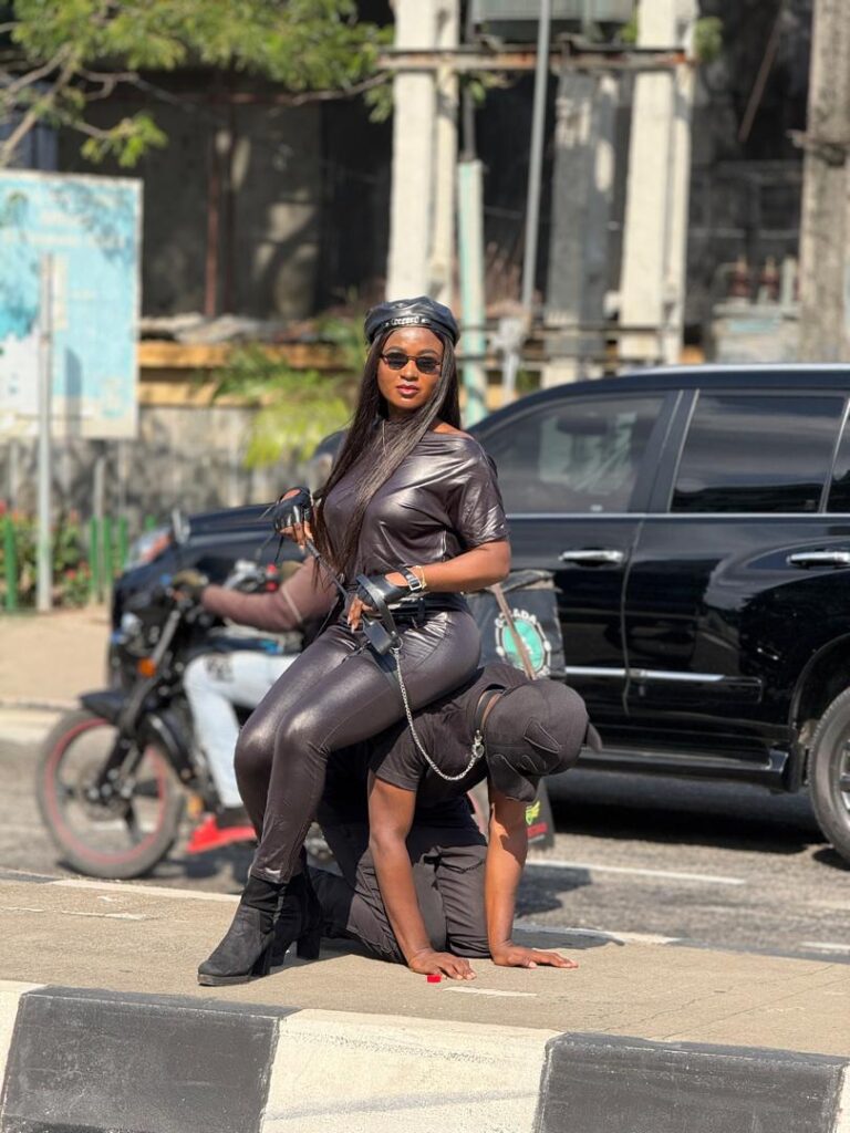 DOMINA HAVI PUBLIC HUMILIATION